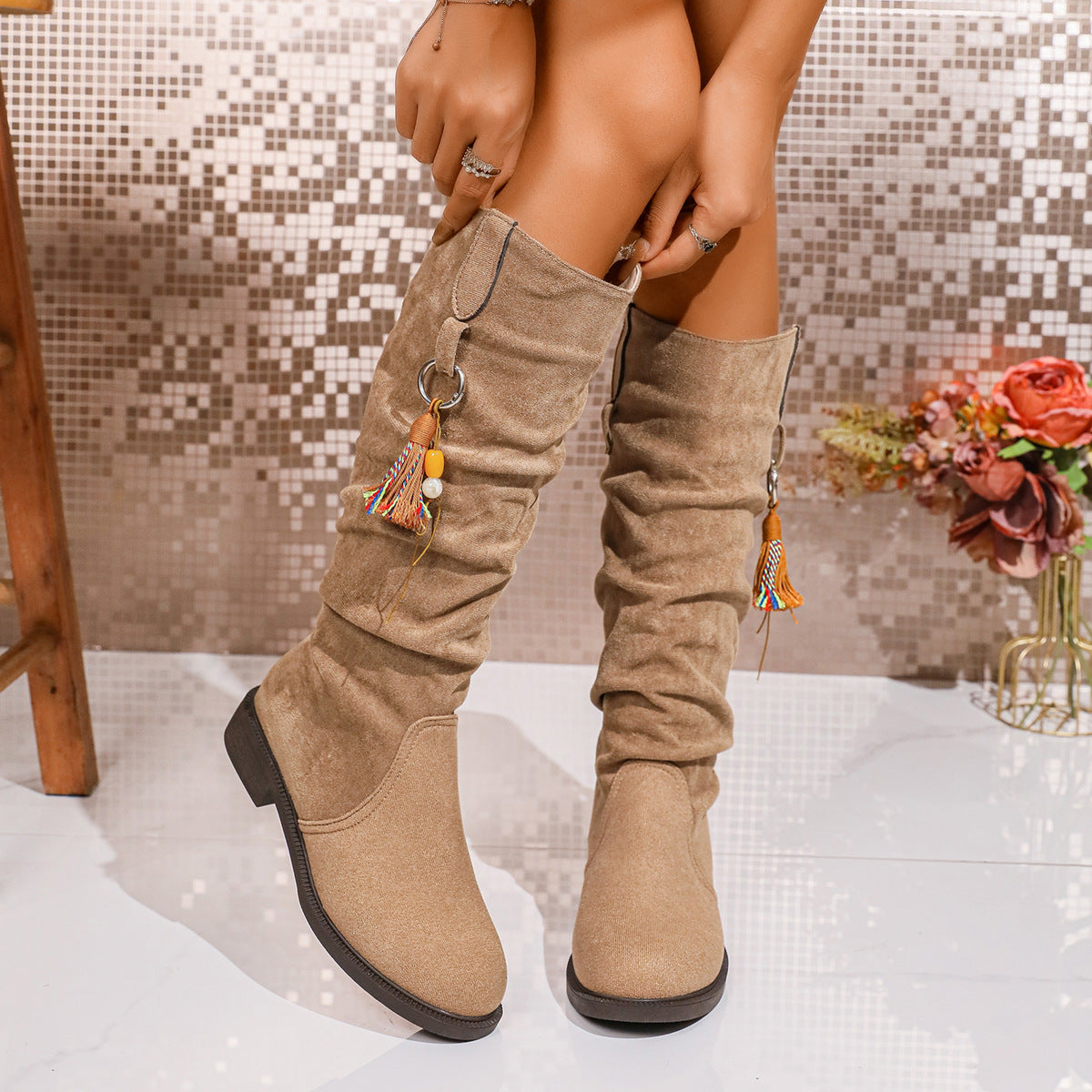 Damen Overknee-Stiefel aus weichem Wildleder mit modischem Rüschendesign R&B