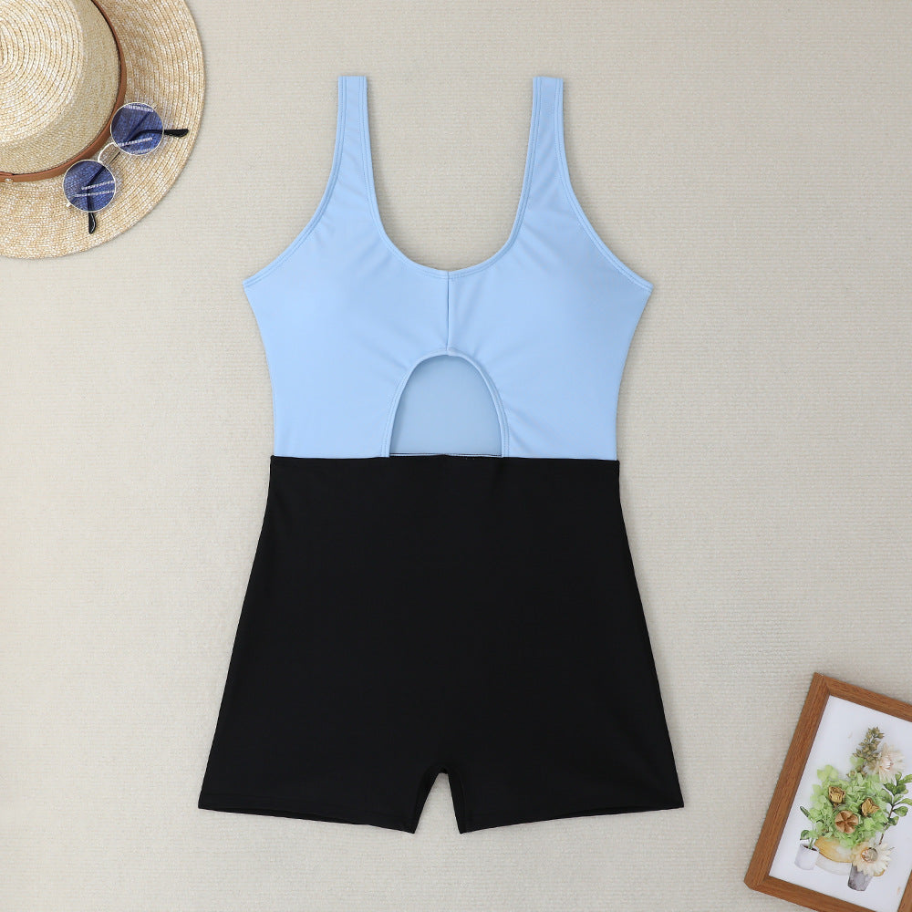 Damen Einteiliger Badeanzug mit aufregendem Cut-Out und Shorts R&B