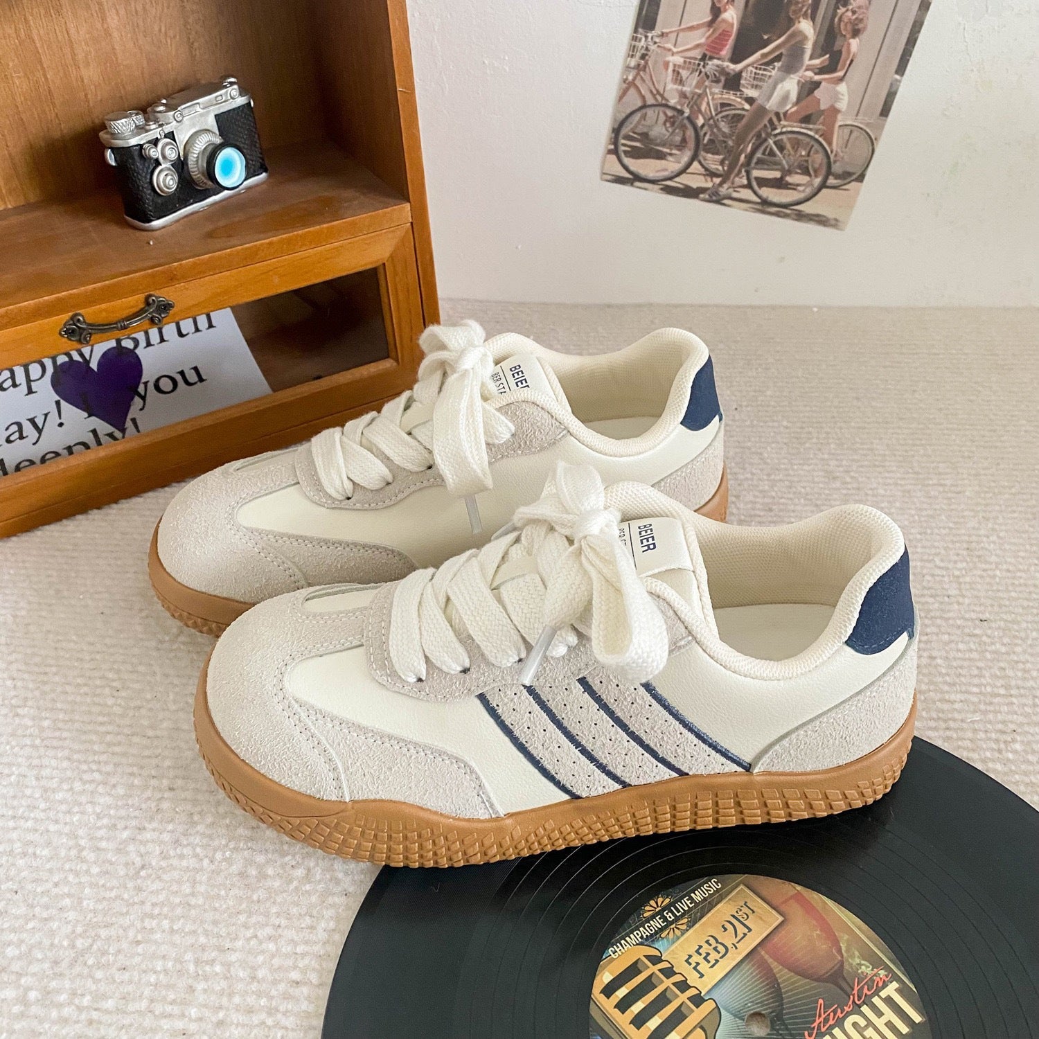 Damen Sneakers im sportlichen Retro-Stil mit atmungsaktiver Obermaterialstruktur und rutschfester Sohle R&B