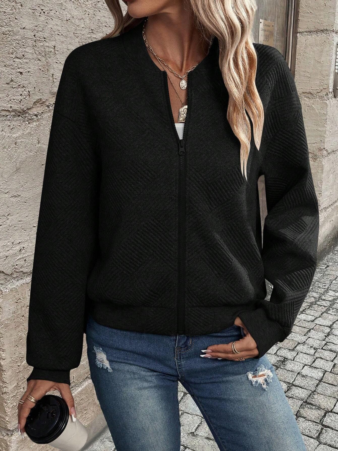 Damen stylische Sweatjacke mit strukturiertem Muster und hohem Kragen R&B
