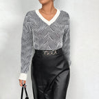 Damen Strickpullover mit Wellenmuster und V-Ausschnitt R&B