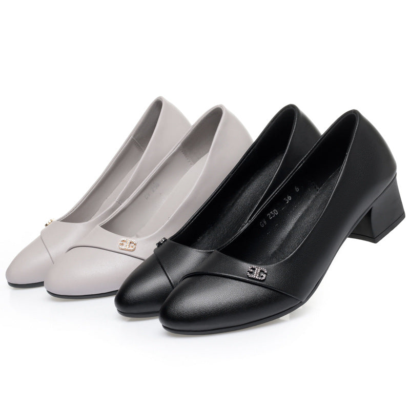 Damen elegante Pumps mit komfortablem Blockabsatz und modischem Schmuckdetail R&B