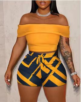 Damen Stylisches Off-Shoulder Oberteil mit gemusterter Shorts R&B