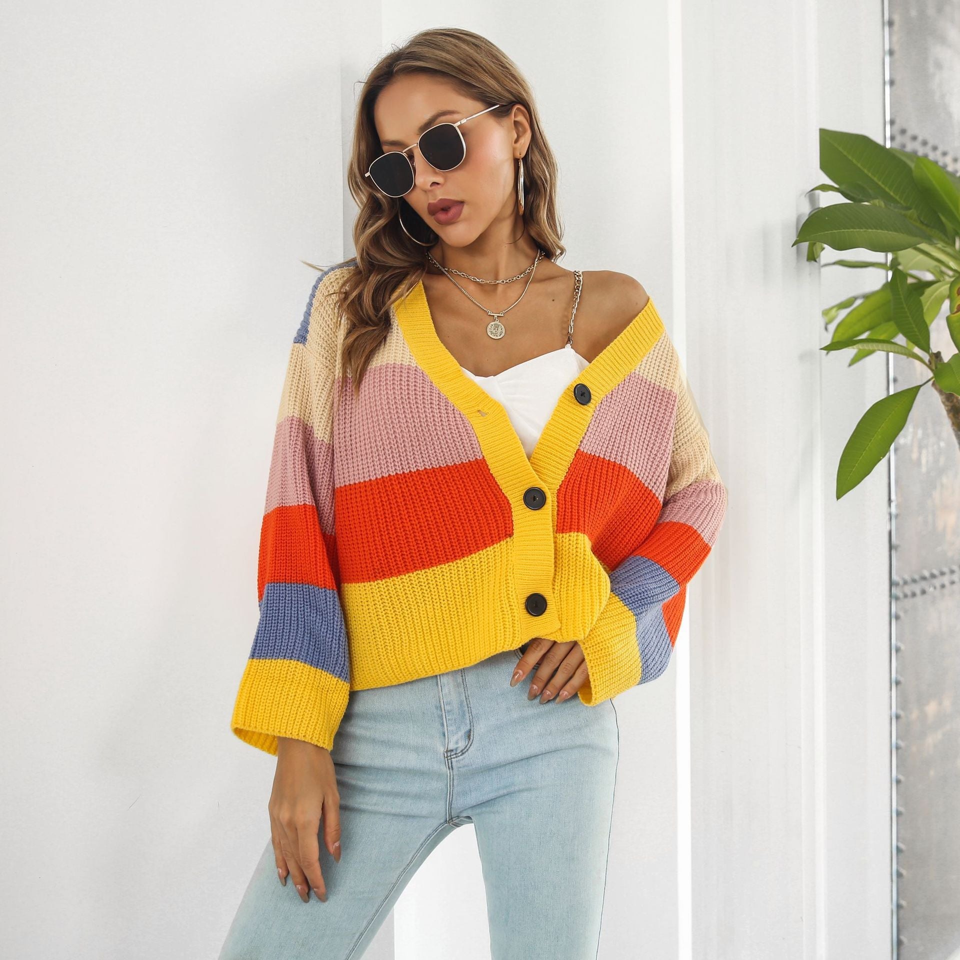 Damen Grobstrickjacke mit knopfdetails und modischem Farbspiel R&B