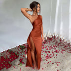 Damen elegantes asymmetrisches Maxikleid mit hochgeschlitztem Saum und fließendem Material R&B