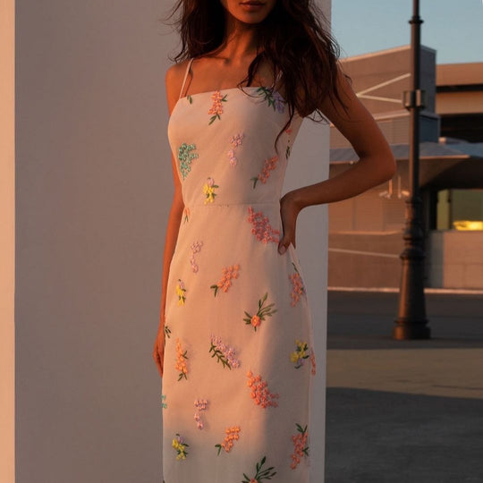 Damen Maxikleid mit floraler Handstickerei und zartem Trägerdesign R&B