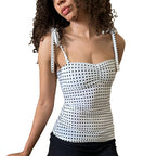Damen Polka-Dot Top mit zartem Rüschen-Detail und verstellbaren Trägern R&B