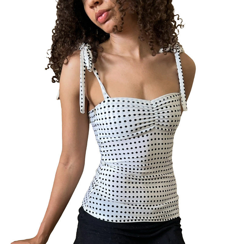 Damen Polka-Dot Top mit zartem Rüschen-Detail und verstellbaren Trägern R&B