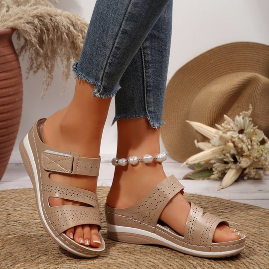 Damen Komfortable Wedge-Sandalen mit atmungsaktivem Schnitt und verstellbarem Riemen R&B