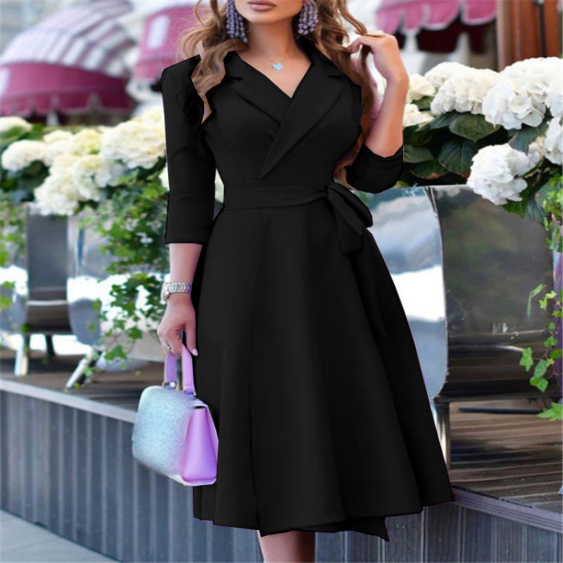 Damen Wickelkleid mit floralem Design und elegantem Kragen R&B