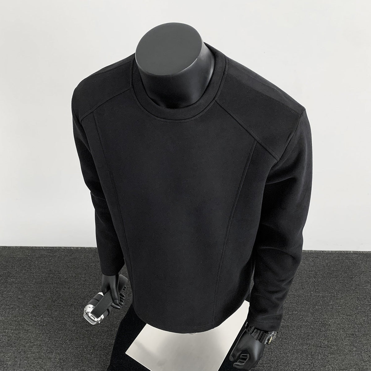 Herren nan taillierter Rundhals-Sweater aus dichtem Sweatstoff mit flachen Ziernähten und Raglanärmeln R&B