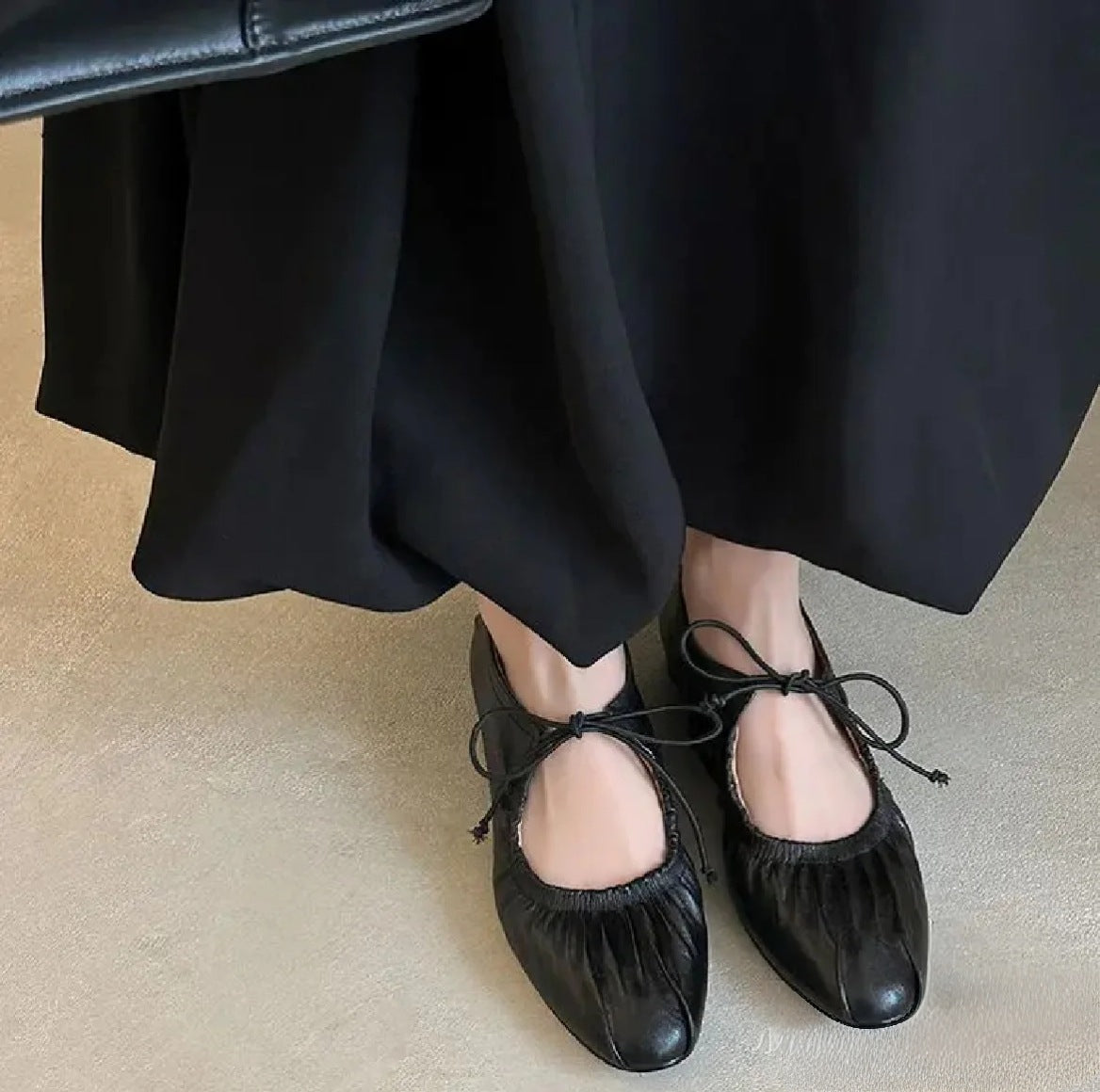 Damen Ballerina-Schuhe mit elegante Raffung und modischem Schnürdetail