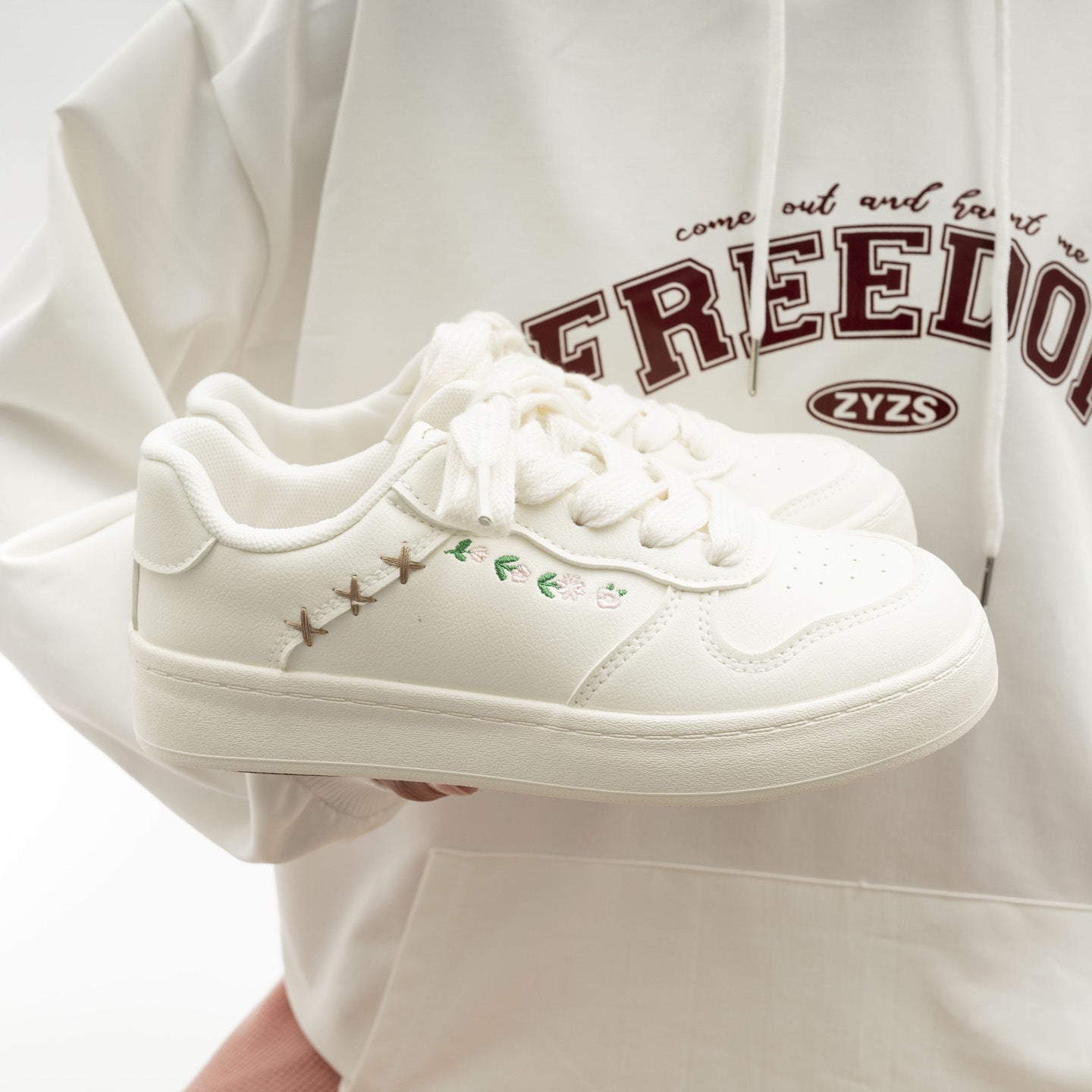 Damen Sneakers mit floralem Stickmuster und bequemer Dämpfung