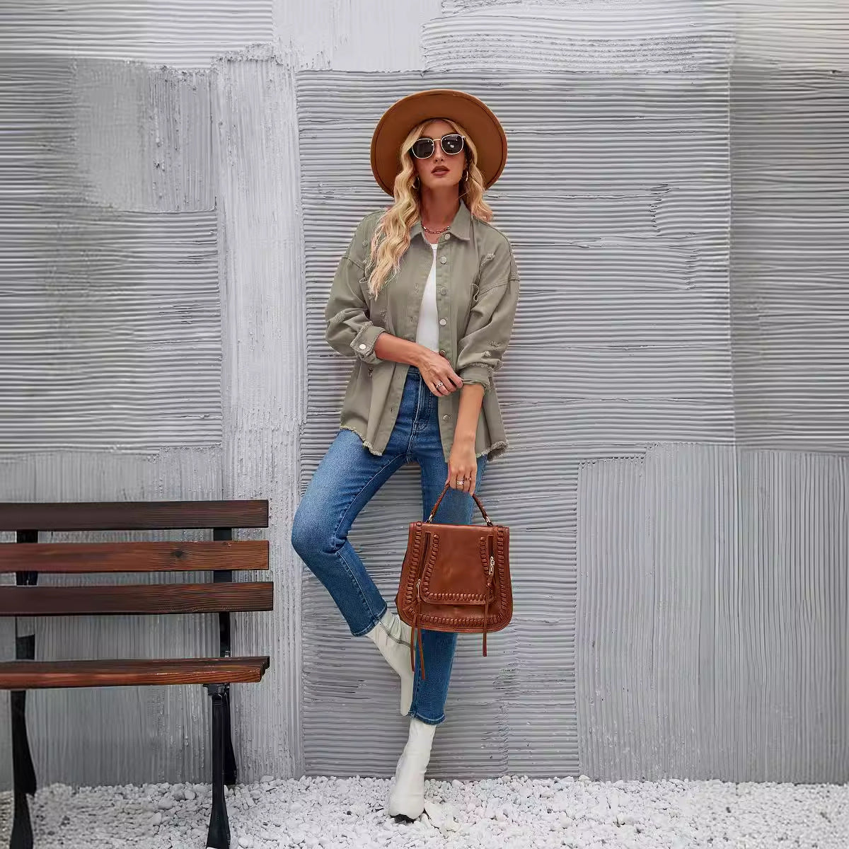Damen Oversized Denim Jacke mit fransigen Details und Knopfleiste R&B