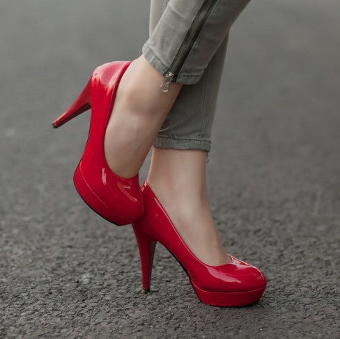 Damen elegante Lackleder-Pumps mit komfortabler Tragfähigkeit R&B