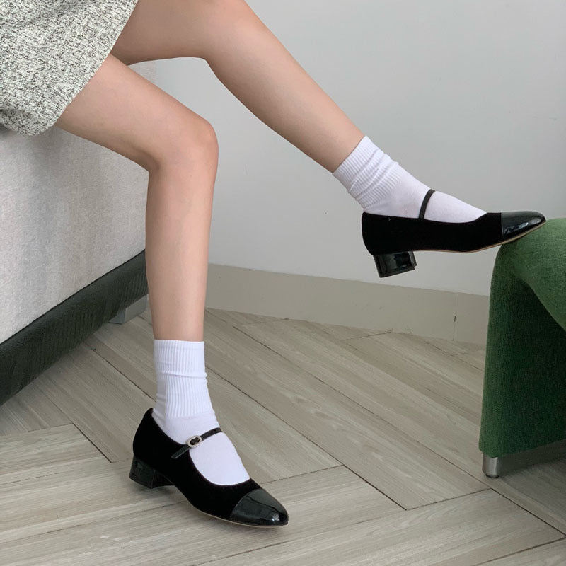 Damen Elegante Ballerinas mit verstellbarem Riemen und glänzender Oberfläche