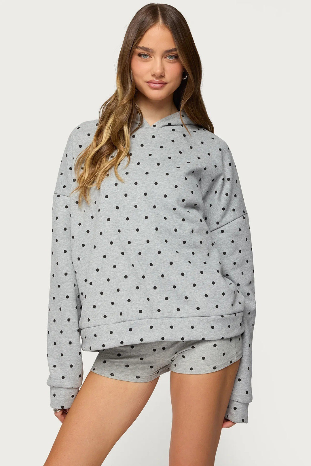 Damen nan gepunktetes Komfort-Set mit Kapuzensweatshirt, Kängurutasche und Shorts R&B