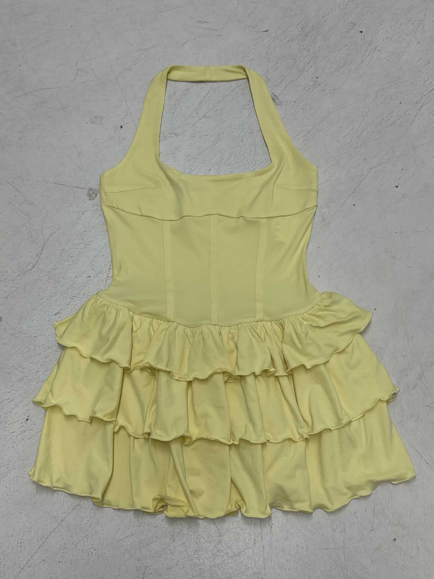 Damen Wickelkleid mit voluminösem Rüschensaum und eleganter Silhouette R&B