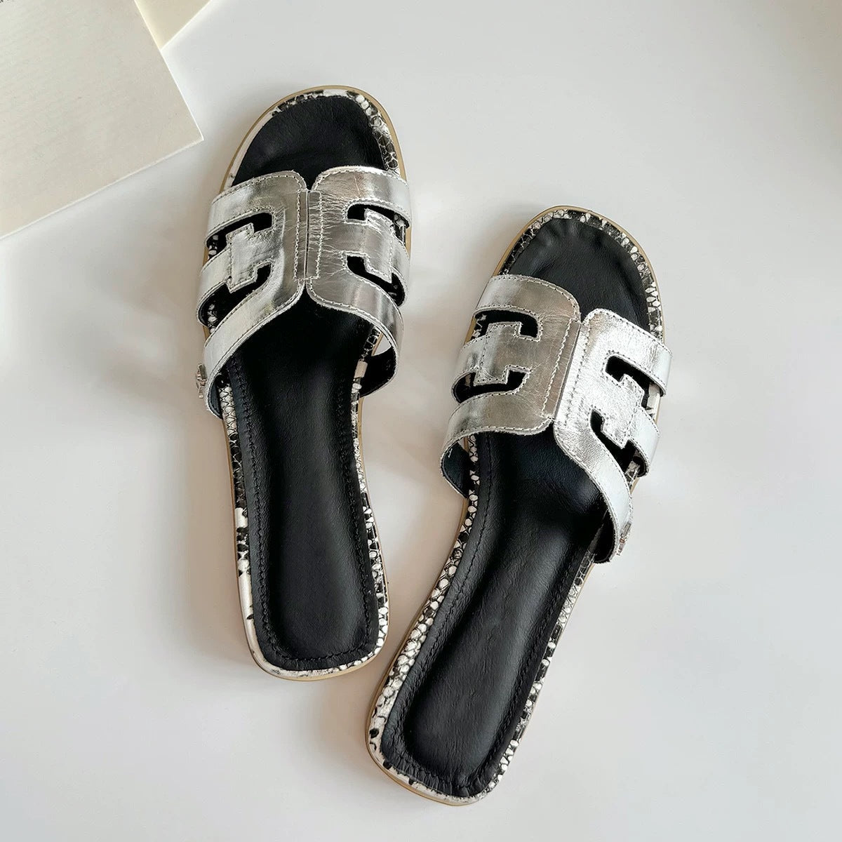Damen modische Slides mit eleganten Akzenten R&B