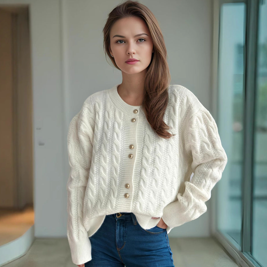 Damen Strickjacke mit eleganter Zopfmusterstruktur und dekorativen Knöpfen R&B