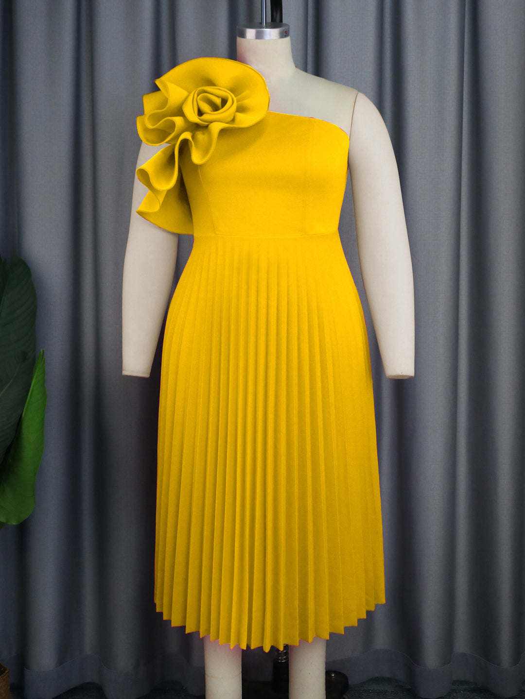 Damen Faltenrock Abendkleid mit asymmetrischem Schnitt und dekorativer Blütenapplikation R&B