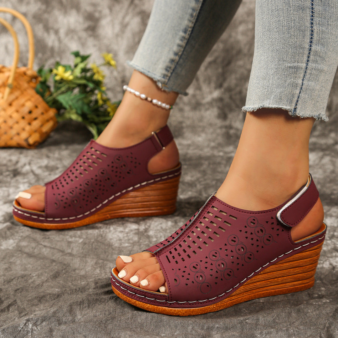 Damen Wedge-Sandaletten mit perforierter Oberfläche und elastischem Riemen R&B