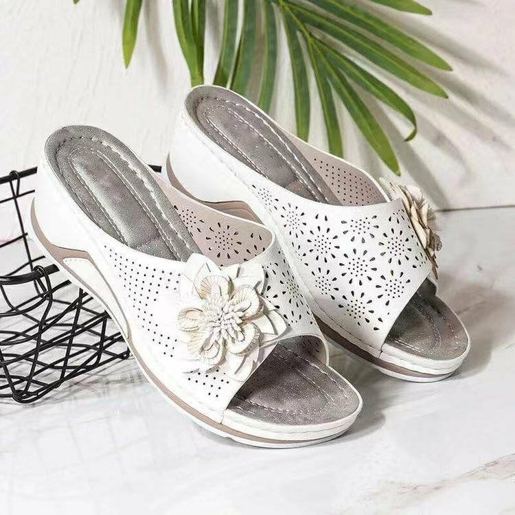 Damen komfortable Pantolette mit floralen Applikationen R&B