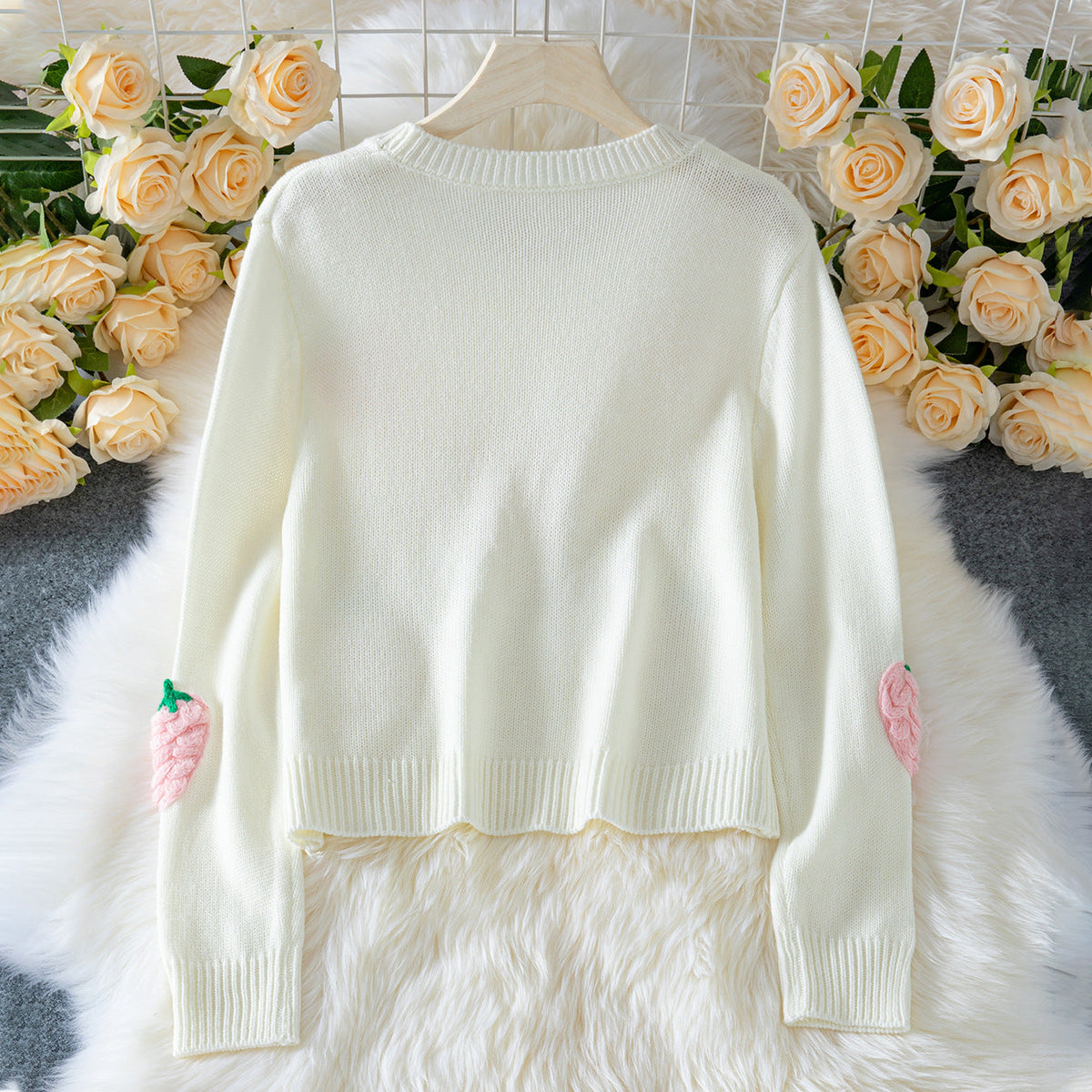 Damen Strickpullover mit Erdbeer-Applikationen und lässigem Schnitt