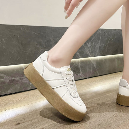 Damen Sneaker mit modischer Plateau-Sohle und hochwertiger Oberflächenverarbeitung R&B
