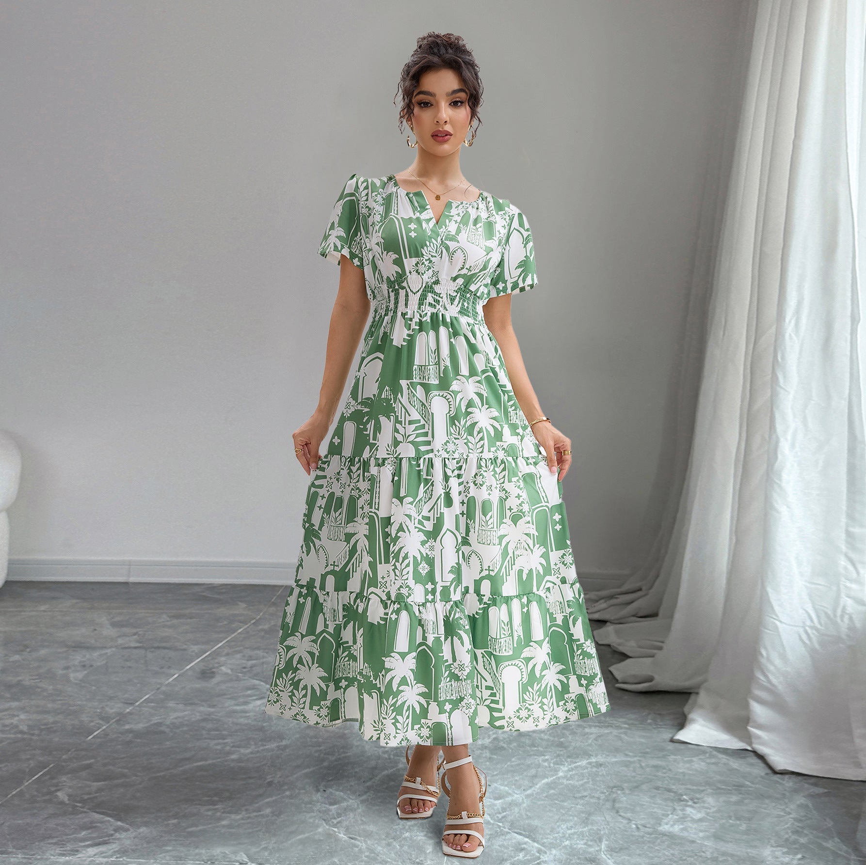 Damen Maxikleid mit tropischem Print und Rüschendetails R&B