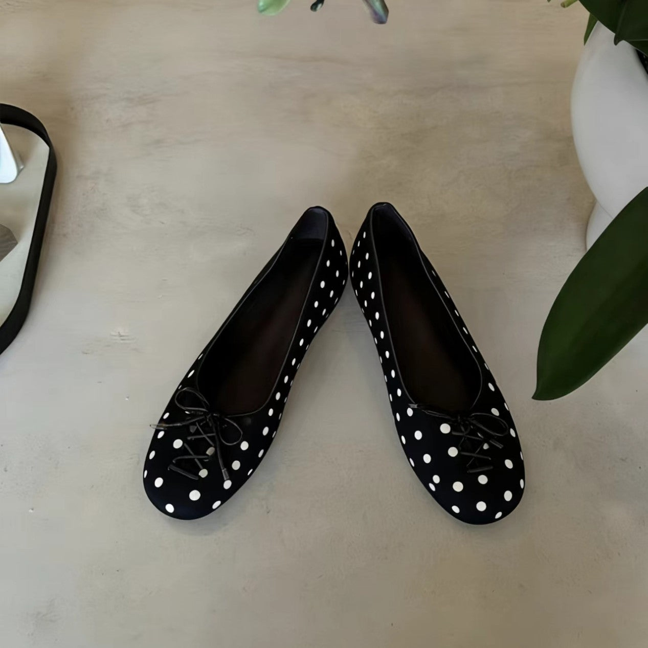 Damen Ballerinas mit charmantem Punktemuster und zierlichem Schleifendetail R&B