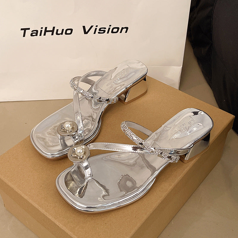 Damen Glamouröse Metallic-Sandalen mit funkelnden Strassdetails und praktischem Blockabsatz EB