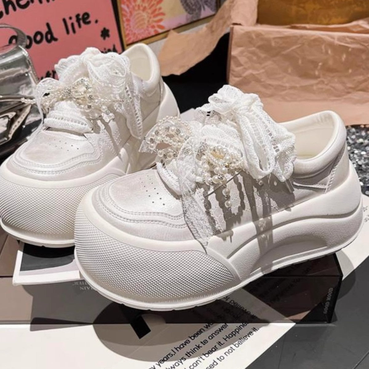 Damen modische Plateau-Sneaker mit dekorativem Schleifendetail und eleganter Schnürung R&B