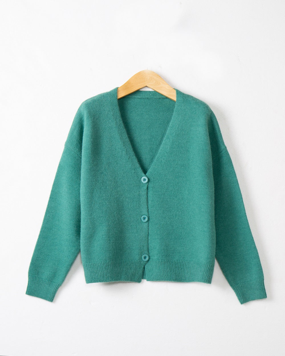 Damen Strickjacke mit V-Ausschnitt und Knopfdetails R&B