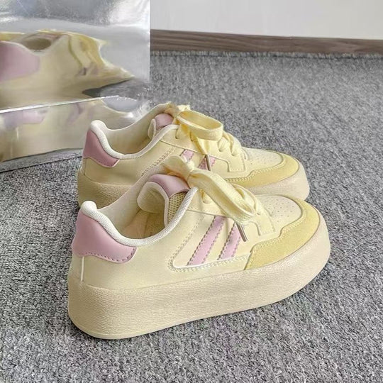 Damen Sportliche Sneaker mit komfortabler Polsterung und atmungsaktiver Oberflächenstruktur R&B