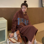 Damen Hoodie-Kleid mit modischem Aufdruck und seitlichen Schlitzen