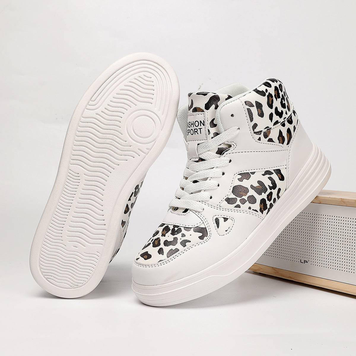 Damen Sneaker mit modischem Leopardenmuster und hoher Sohle
