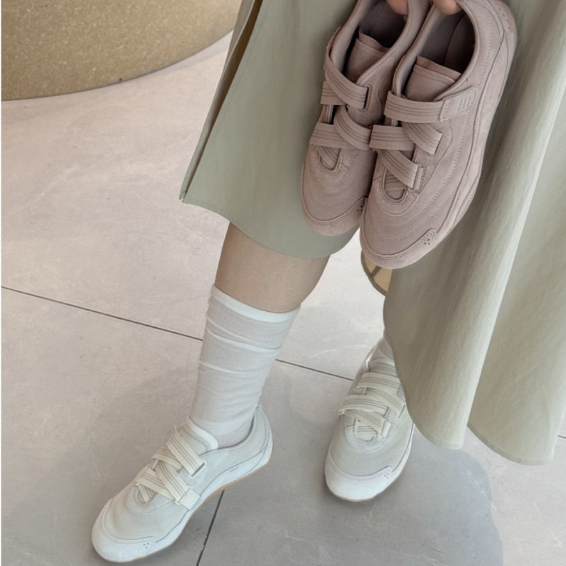 Damen Sportliche Sneakers mit flexiblem Klettverschluss und atmungsaktiver Sohle R&B