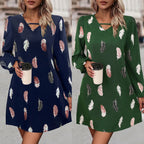 Damen Kleid mit modischem Federprint und edlen V-Ausschnitt R&B