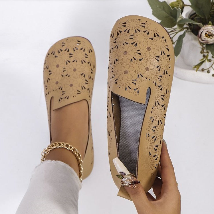 Damen Riemchen-Pantoletten mit luftiger Blumenperforation R&B