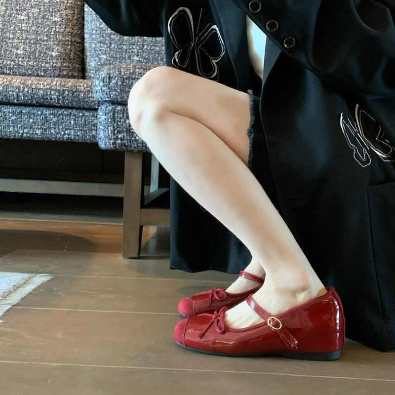 Damen Ballerinas mit elegantem Riemen und hochwertigem Lackleder R&B