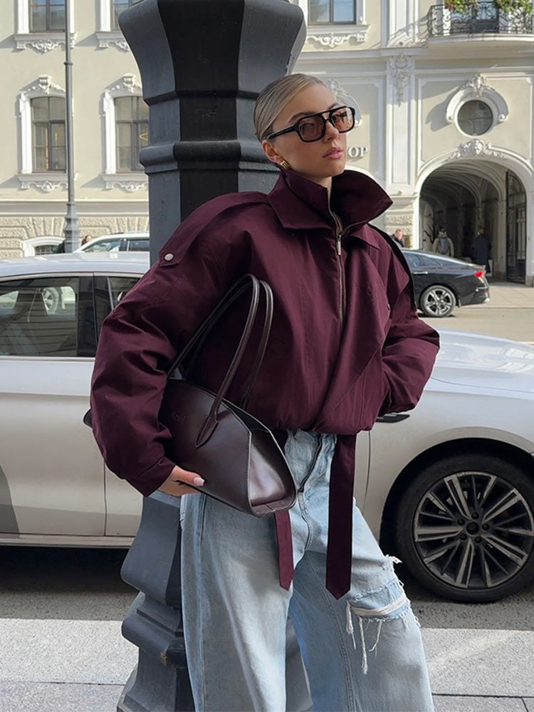 Damen Urbaner Oversized Steppjacke mit hohem Kragen und Gürtel R&B