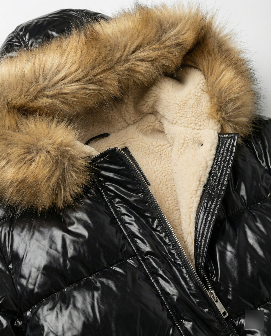 Damen Glänzende Winterjacke mit abnehmbarer Kapuze und Kunstfellkragen R&B
