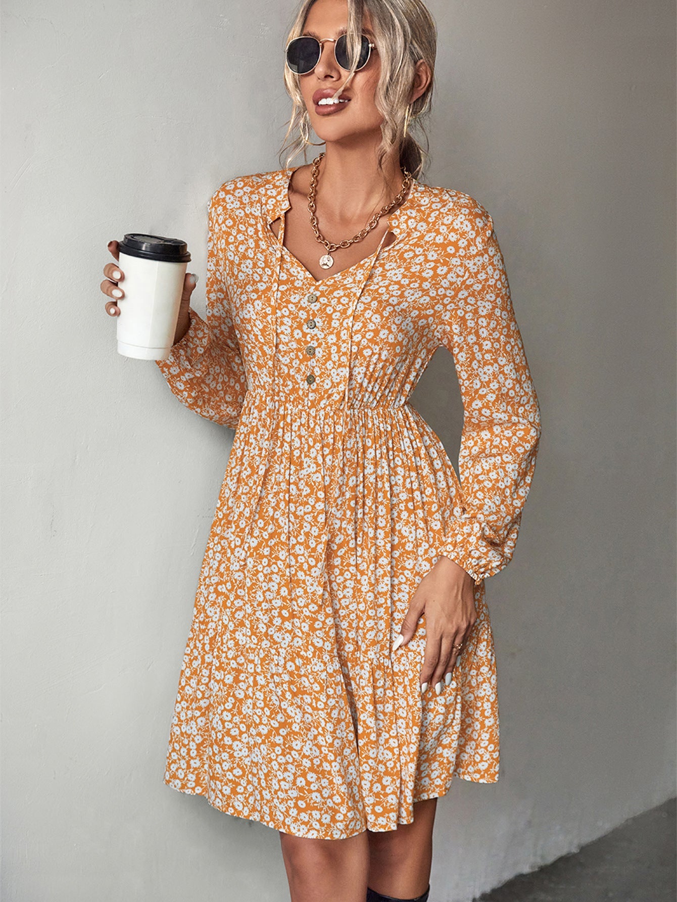 Damen Blümchen Minikleid mit romantischen Rüschendetails und elastischem Bund R&B