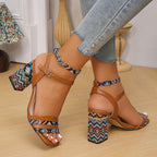 Damen modische Blockabsatz-Sandalen mit buntem Textilriemen und geflochtenem Design R&B