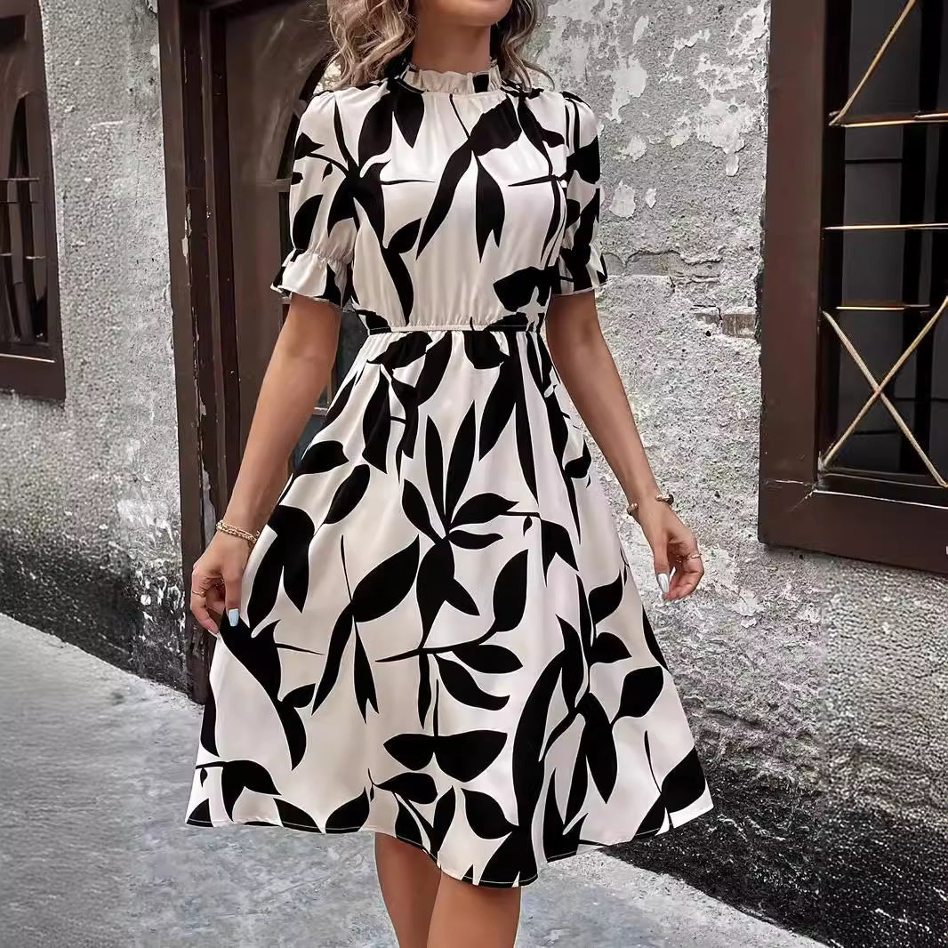 R&B | Kleid mit Rundhalsausschnitt und Rüschen