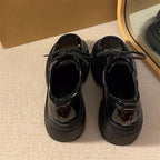 Damen Chunky Sneakers mit glänzender Oberfläche und modischem Anhänger R&B