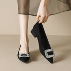 Damen spitze Pumps mit funkelndem Schnallenakzent