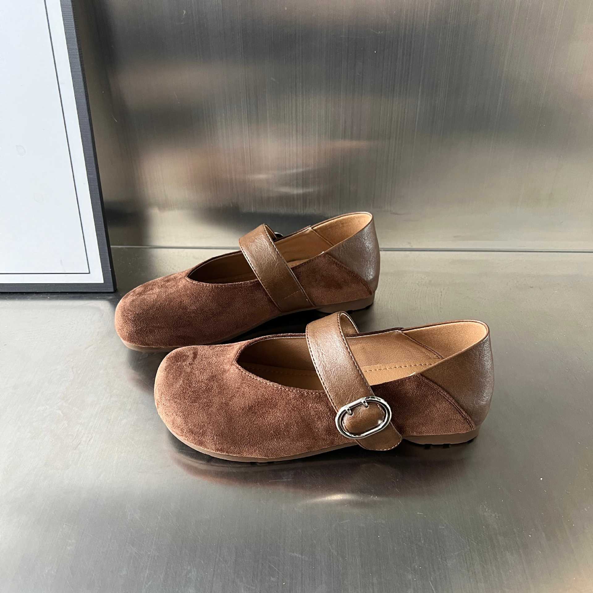 Damen Mokassins mit elegantem Riemen und hochwertiger Veloursoberfläche R&B