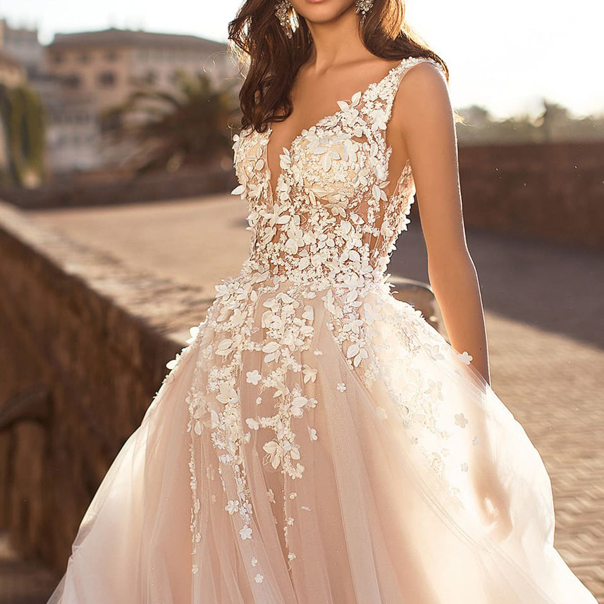 Festliches Damen Hochzeitskleid mit Floralen Applikationen und Schimmerndem Tüll für Hochzeiten | R&B